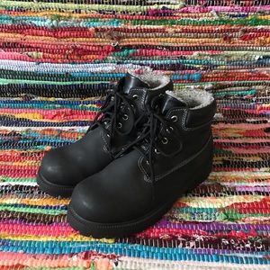 Black boots with fluffy inside